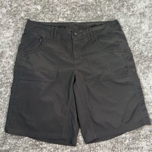 The North Face Charcoal Grey Black Women’s Roll Tab Outdoor Hiking Shorts Sz 10